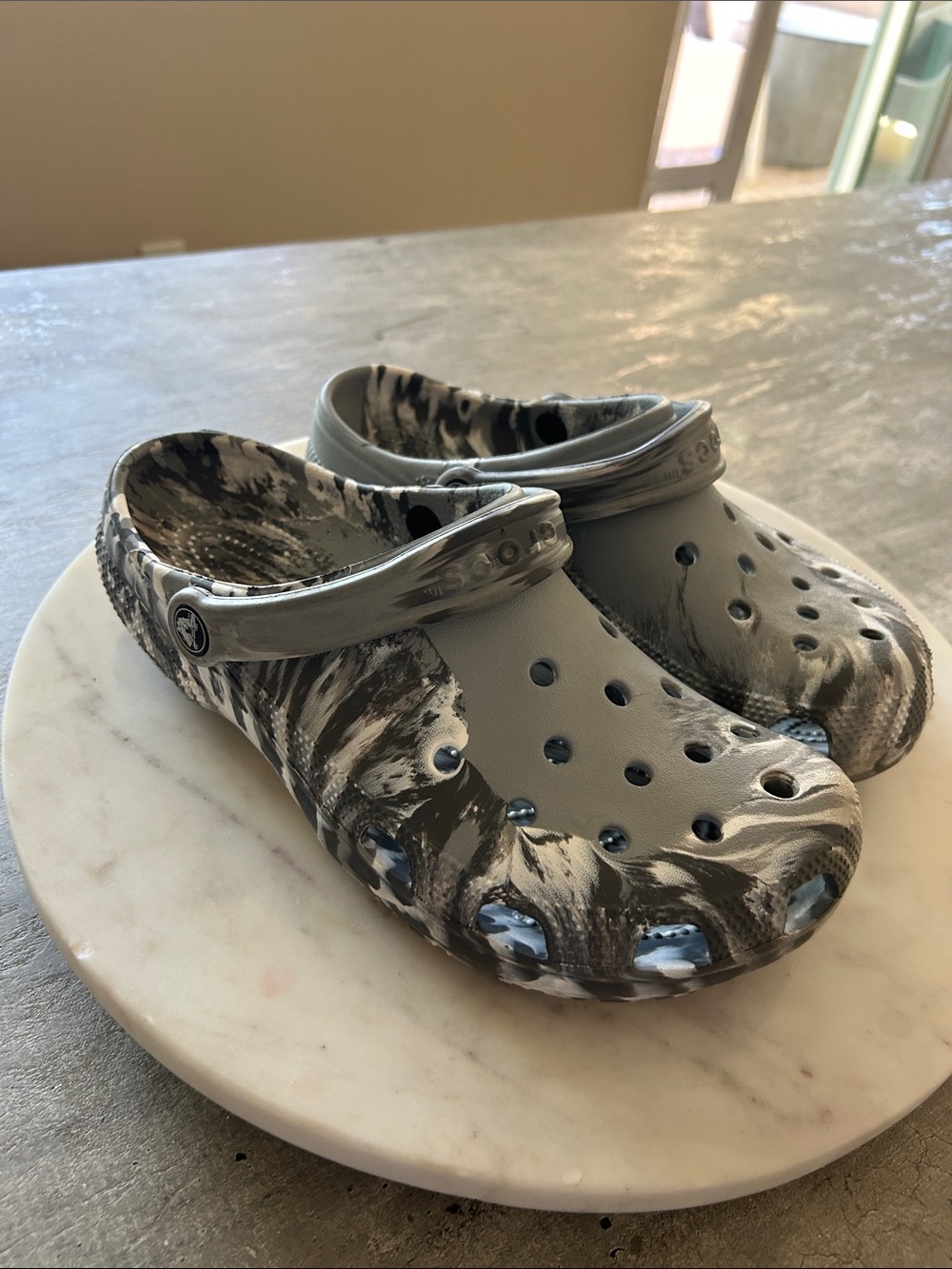 CROCS Marble-Print Classic Clog in Gray and Black W-10. M-8